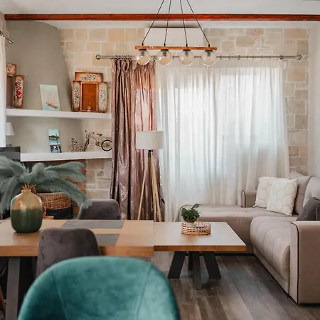Guince House By About Paxos
