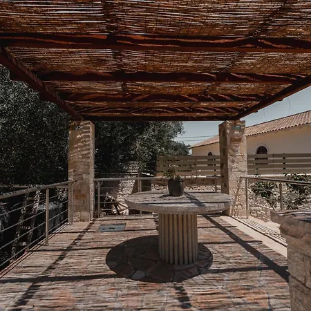 Guince House By About Paxos